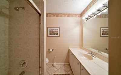Golf Course Master Bedroom's Bath with Raised Vanity & Tub/Shower!
