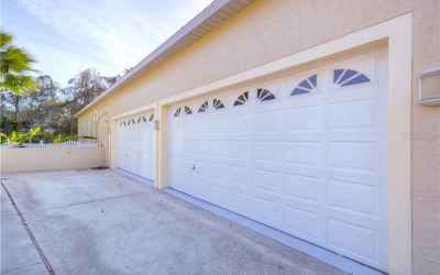 Notice on your way in how sellers created double entry 4 car garage for easy drive-thru access!