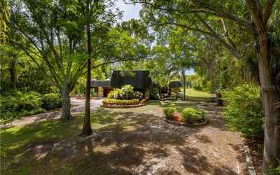 Stunning 5bed/4.5bath, 5,309sq ft, 1.26 acres w/ pool