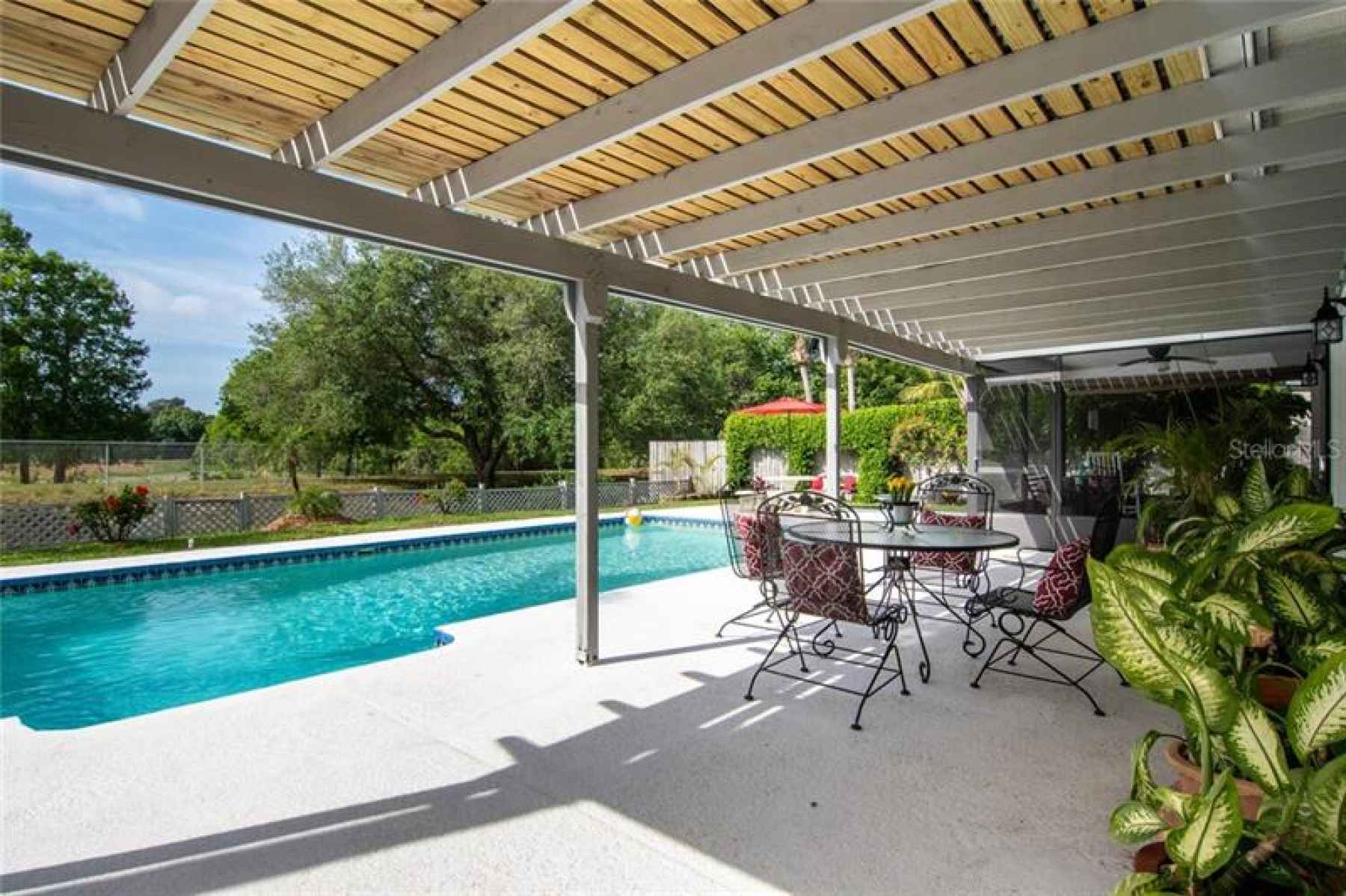 Covered entertaining patio