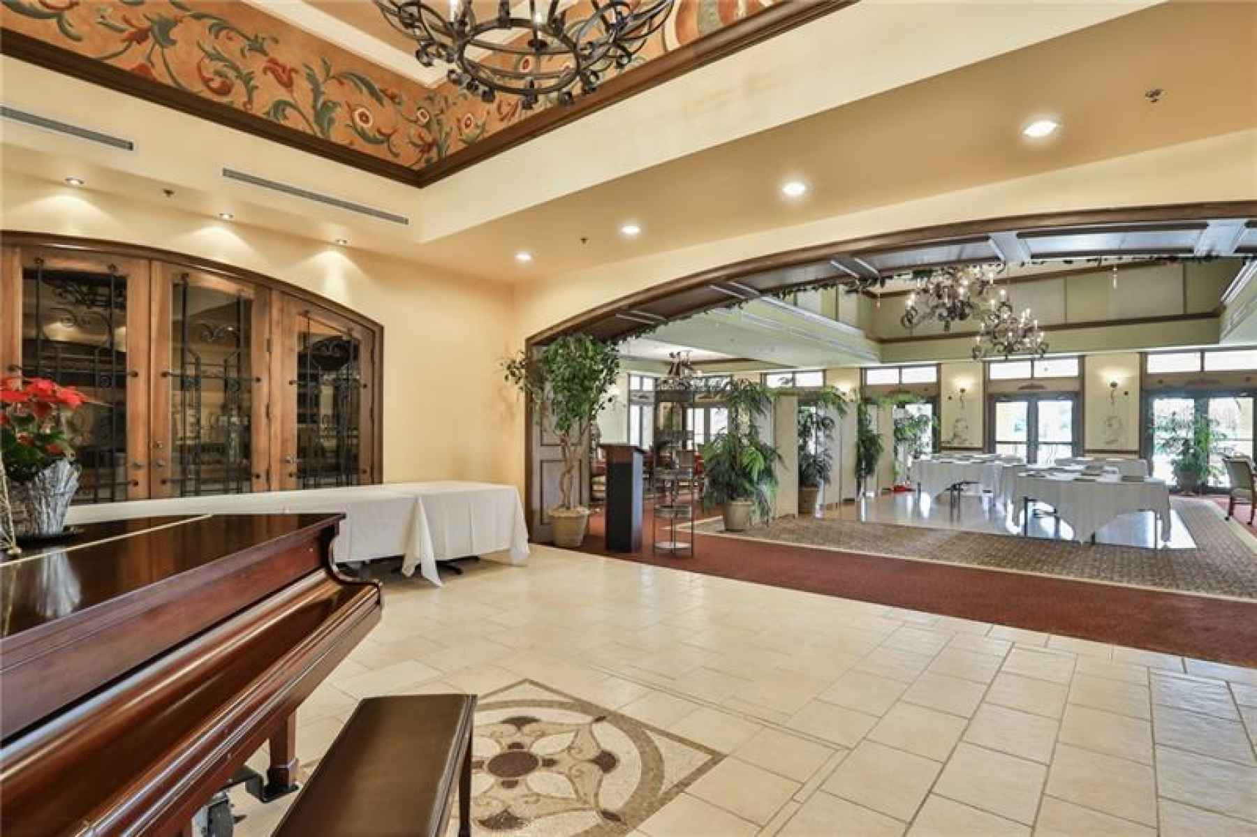 Renaissance Club has formal dining and social events.