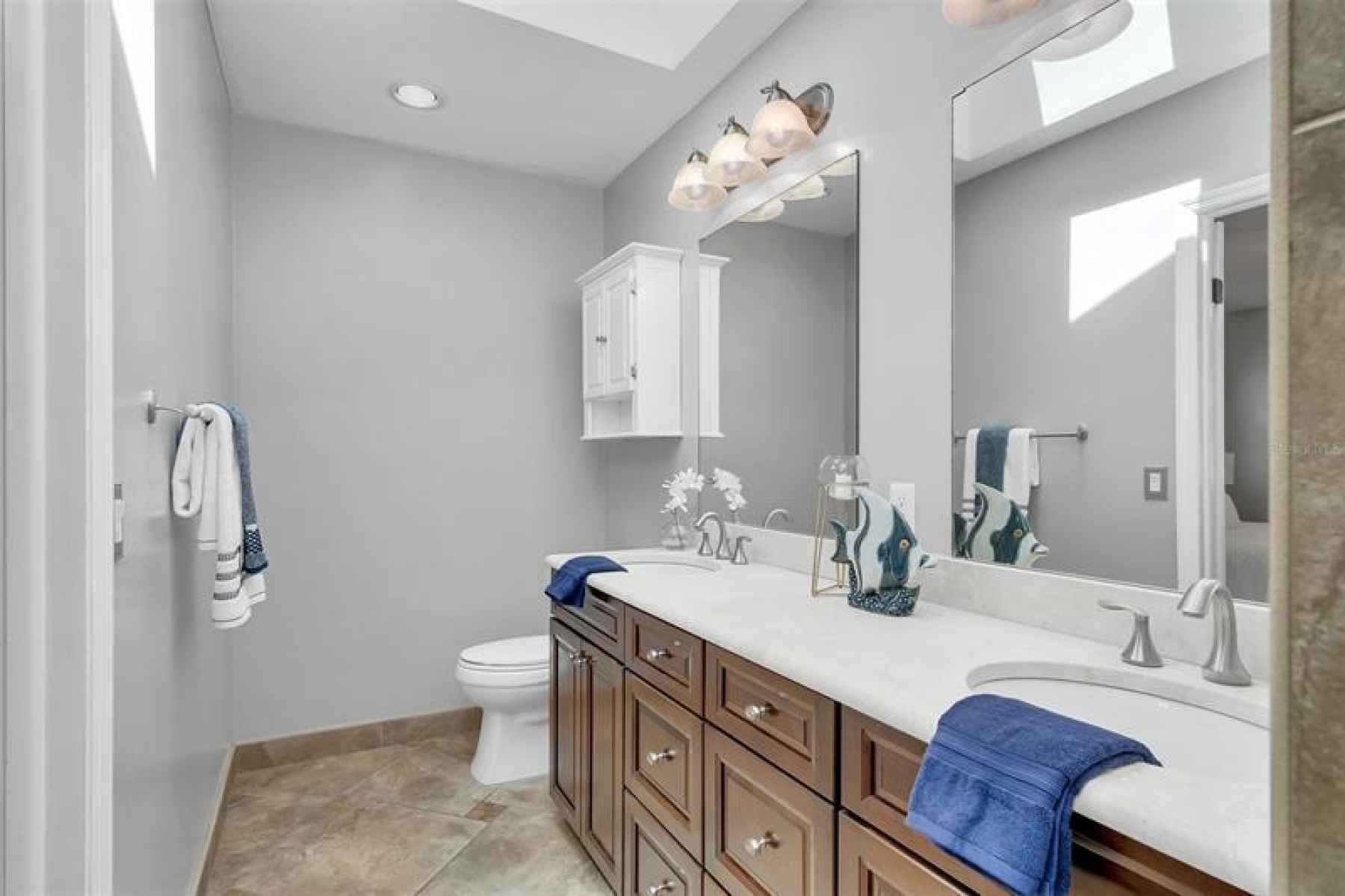Master Bathroom with dual sink vanity