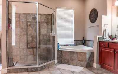 MASTER BATH WITH STEP IN SHOWER AND GARDEN TUB