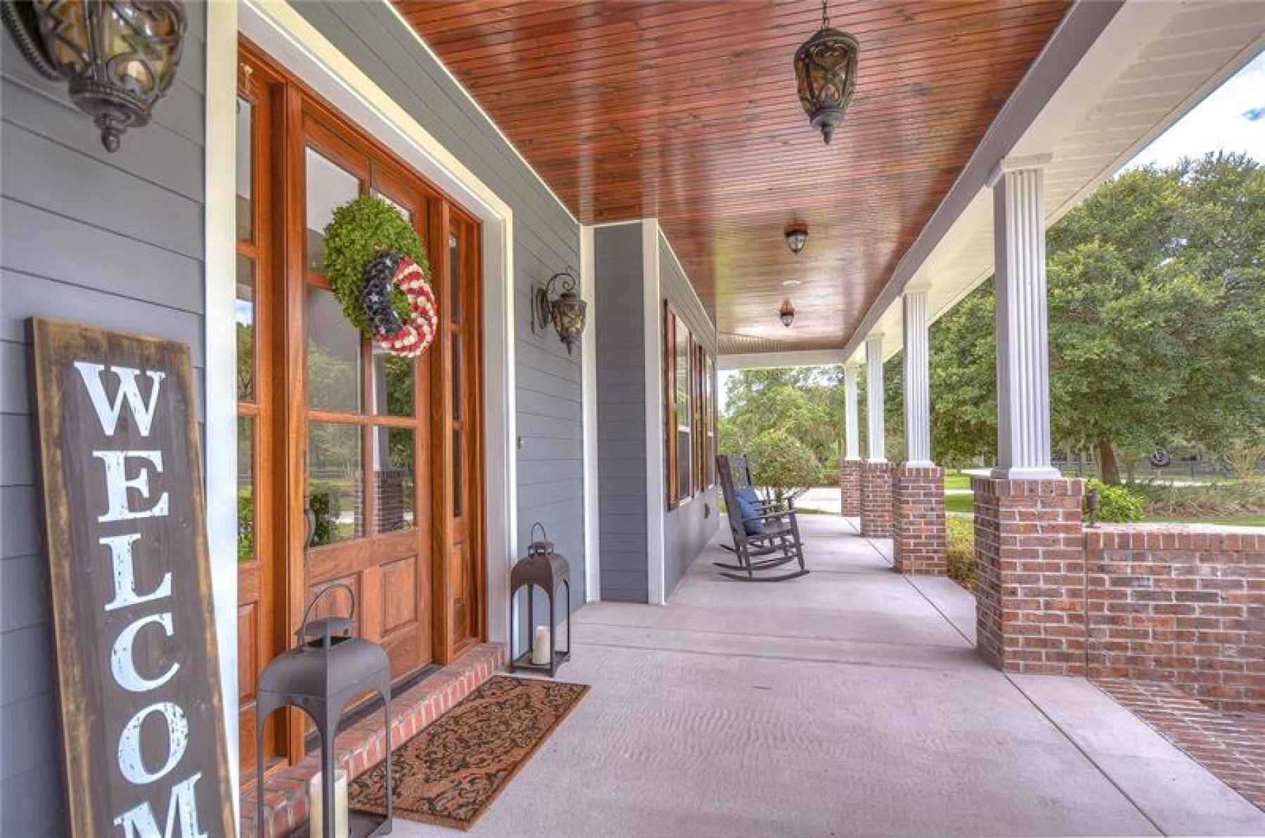 Charming front porch!