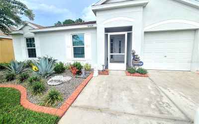 Well maintained beautiful curb appeal