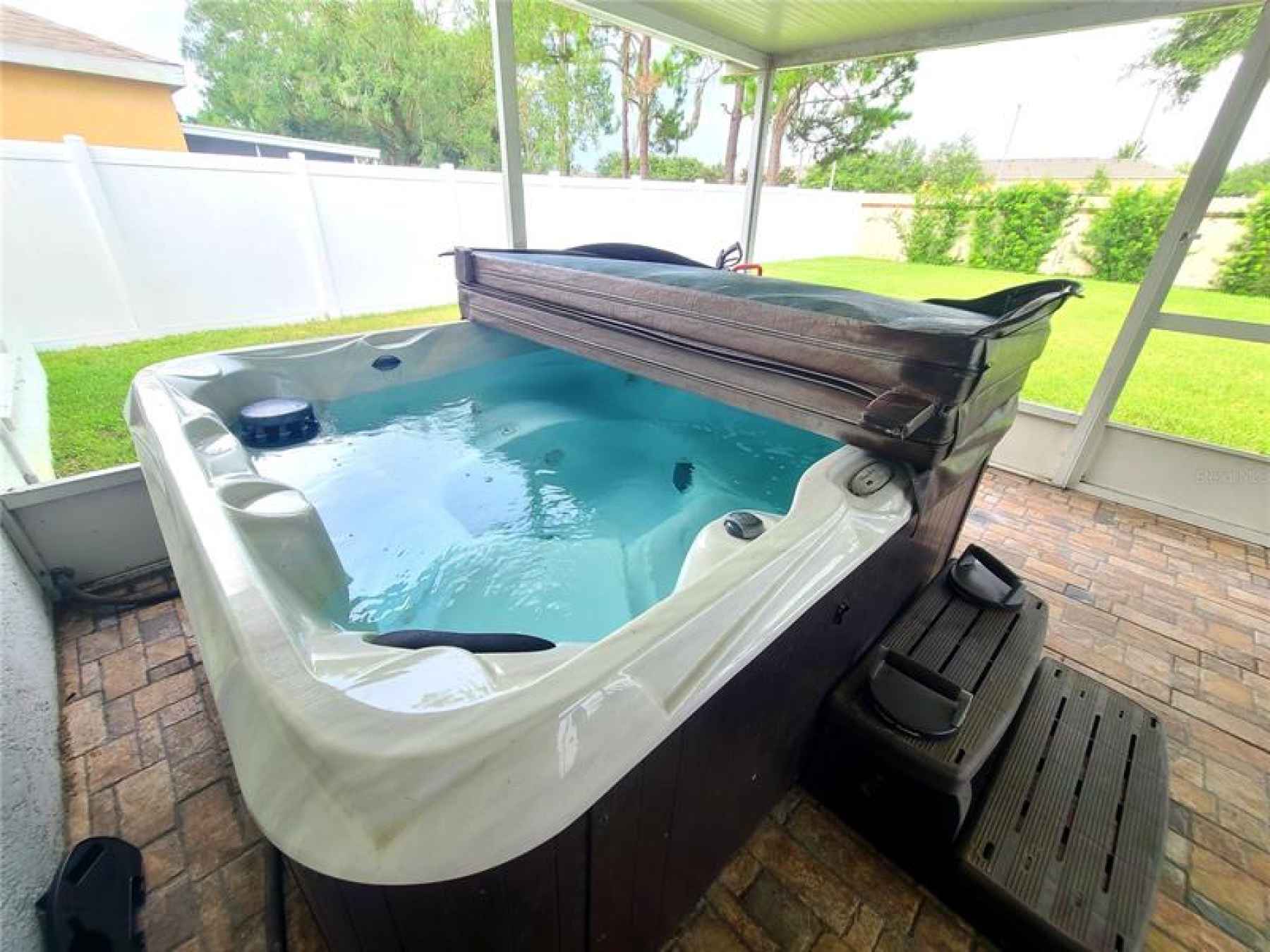 Hot tub/ Spa