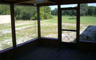 OTHER SIDE OF SCREEN ROOM IN BACK OVERLOOKING NATURE
