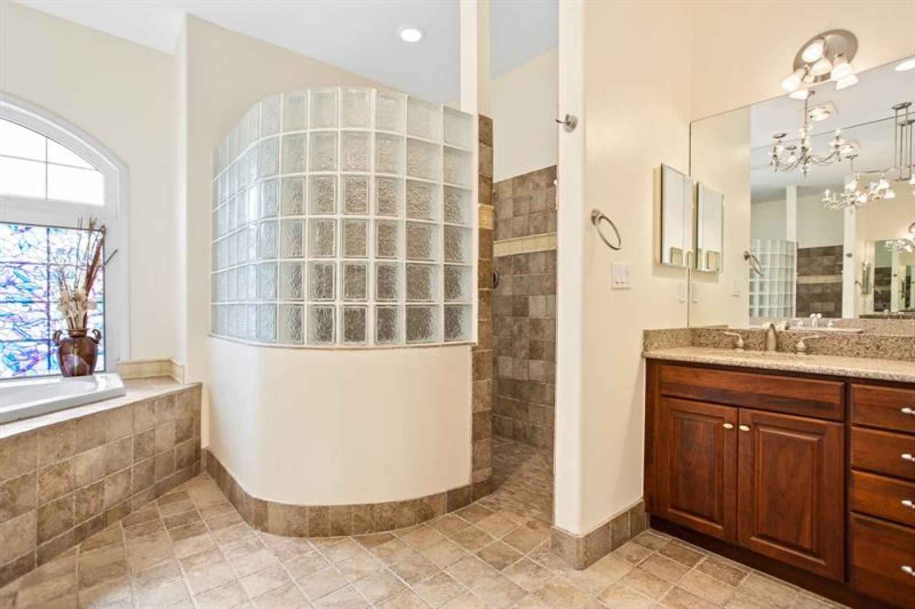 Walk-in shower with dual showerhead