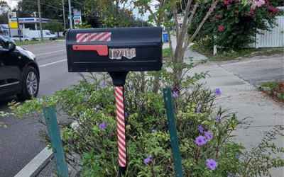 Mail box on Parsons