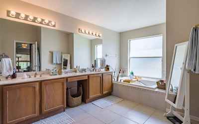 Dual sinks and vanity in master bath