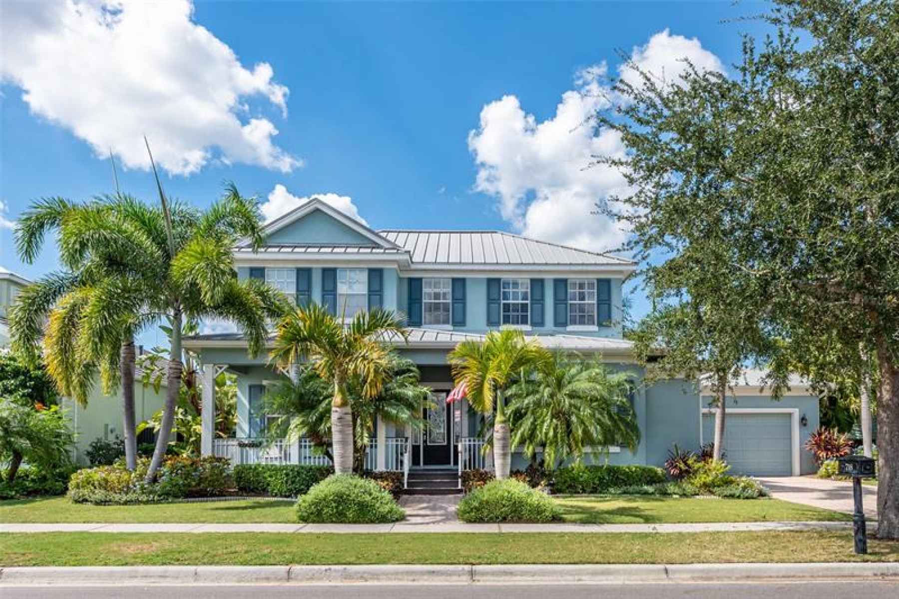 Coastal living at its best. Located in the heart of Apollo Beach in the beautiful, amenity rich gate