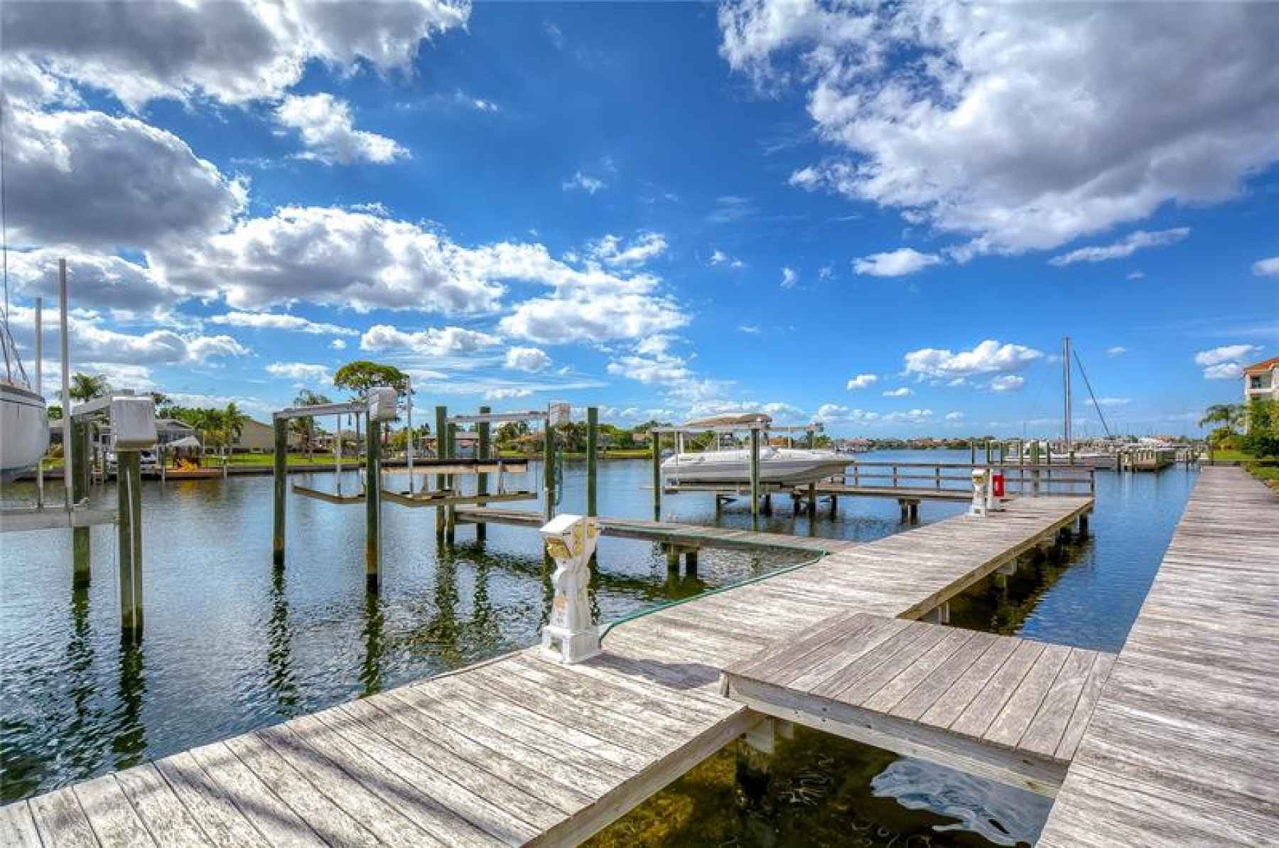 A boaters dream, you have a direct deep water canal access to the Bay and the Gulf of Mexico!