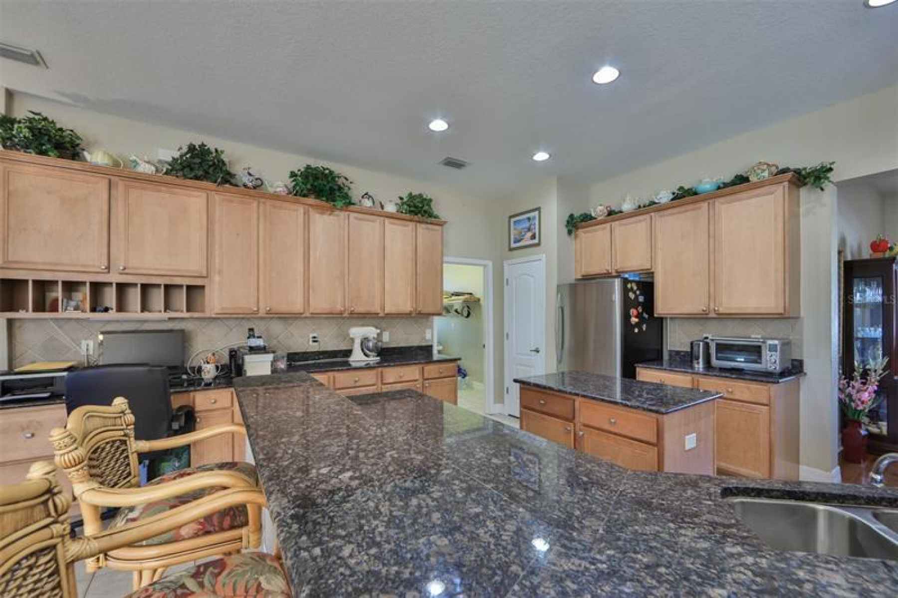 Granite counters with kitchen island. Cabinet storage galore, closet pantry and island storage. Sepe