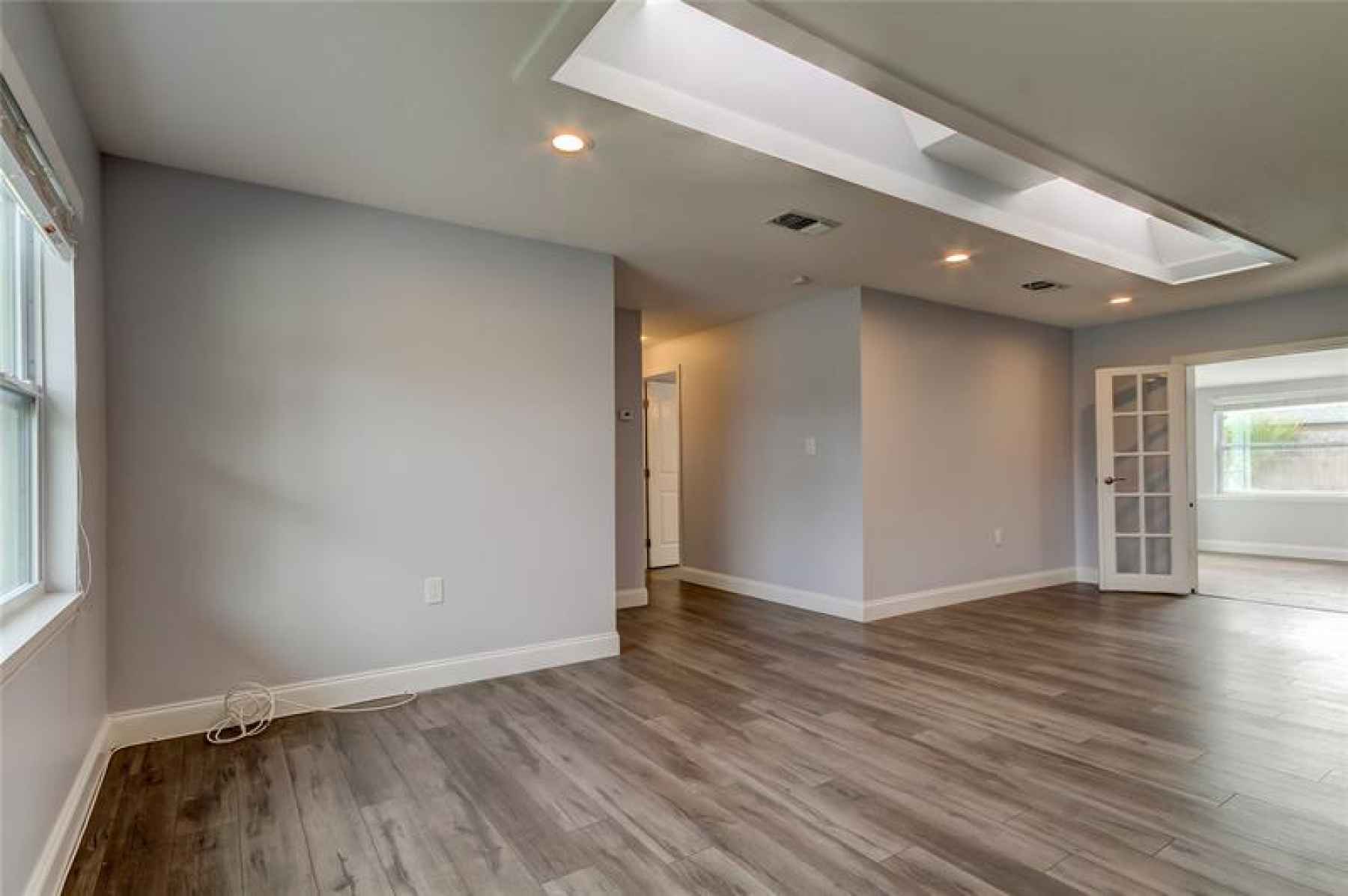 Open Floor Plan perfect for Socializing