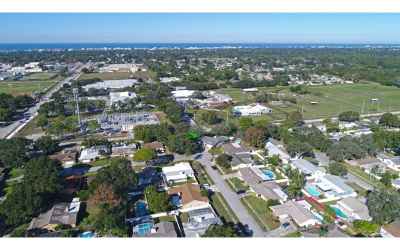 Another look at the neighborhood. Seminole schools a couple of blocks down, shown in the upper left 