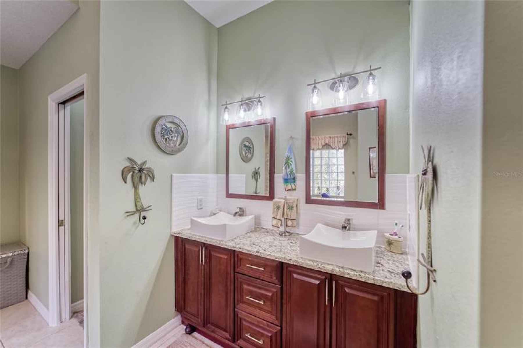 Dual Sinks with Granite Countertop