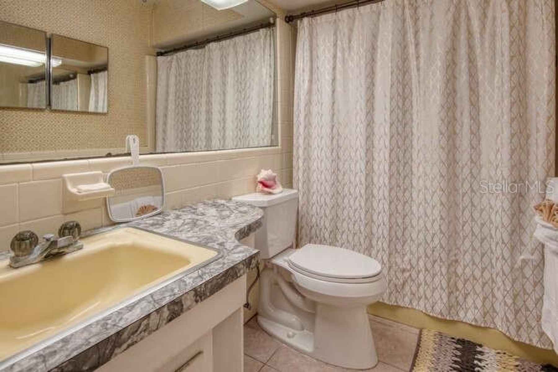 HALL bathroom tub/shower combo