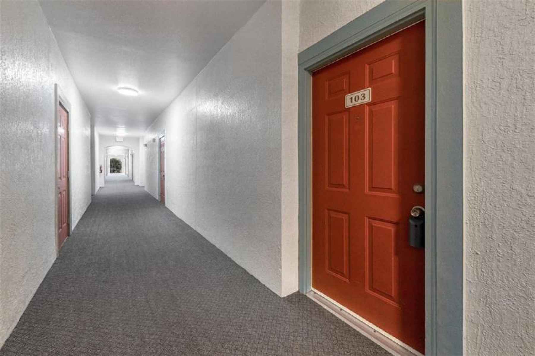 Hallway/Exterior Front door