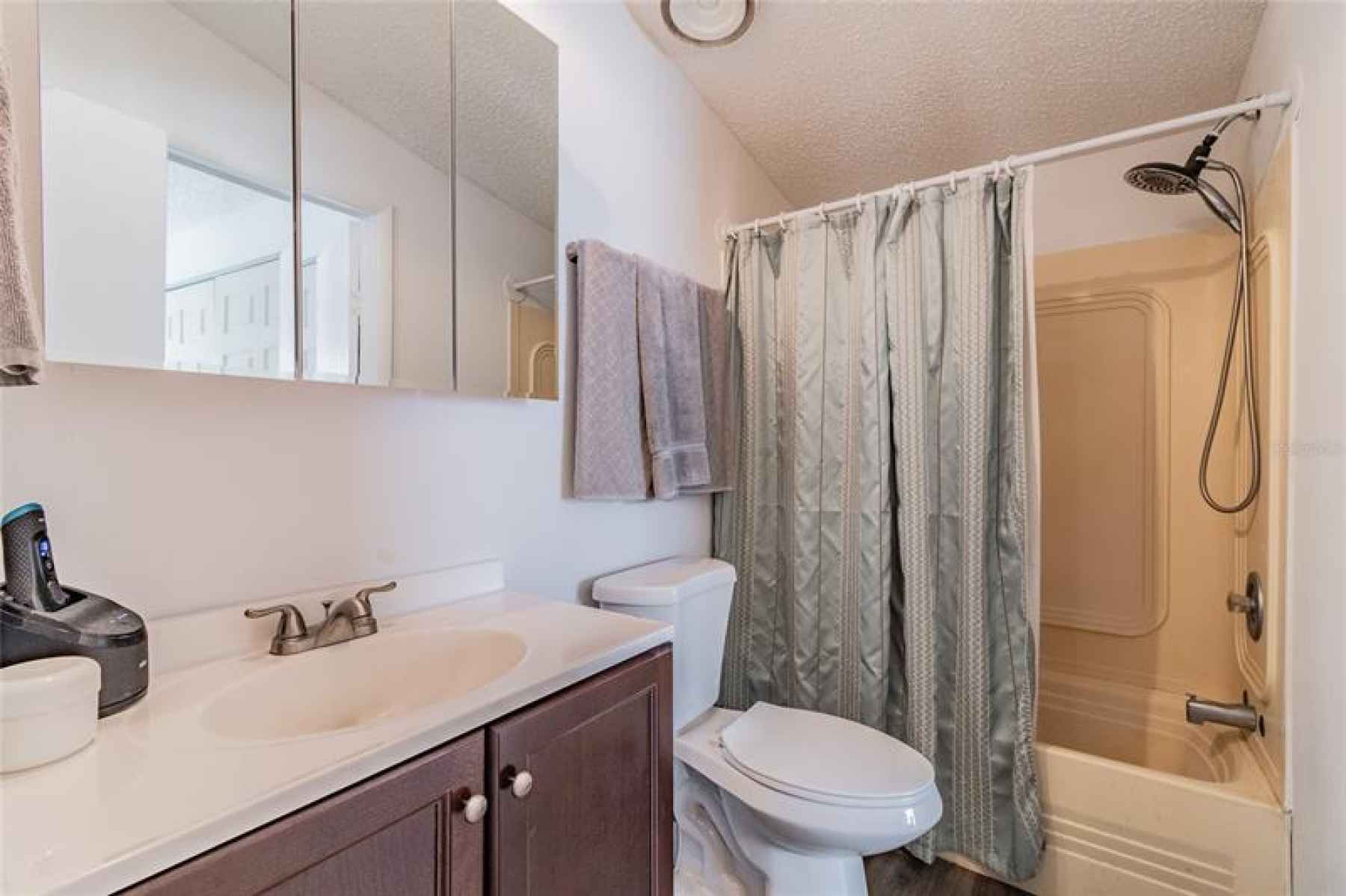 Guest ensuite bathroom with tub/shower combination.