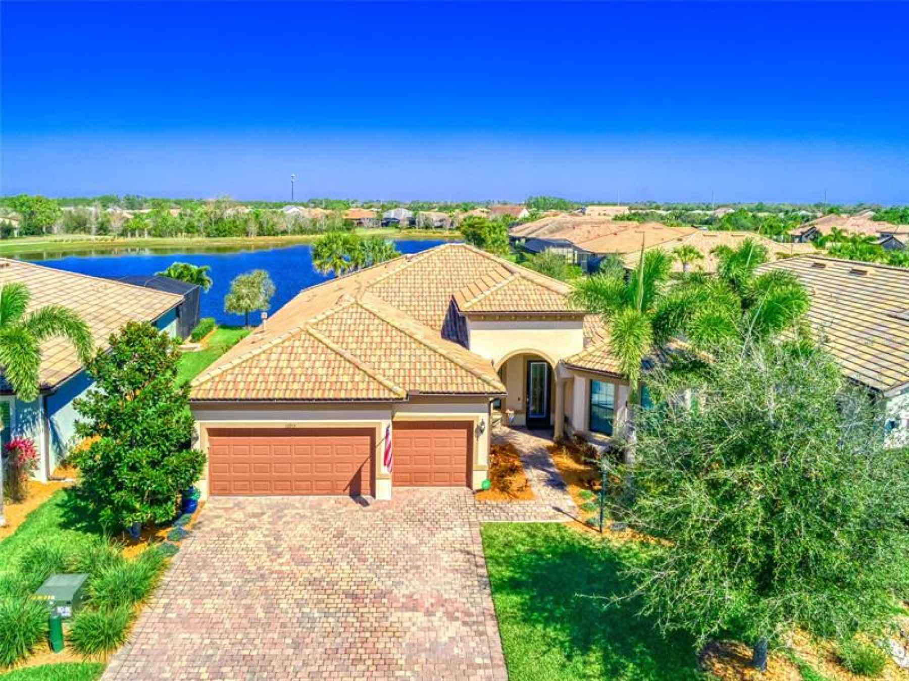 Classic Del Webb Home with 3 car Garage
