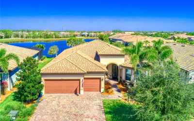 Classic Del Webb Home with 3 car Garage