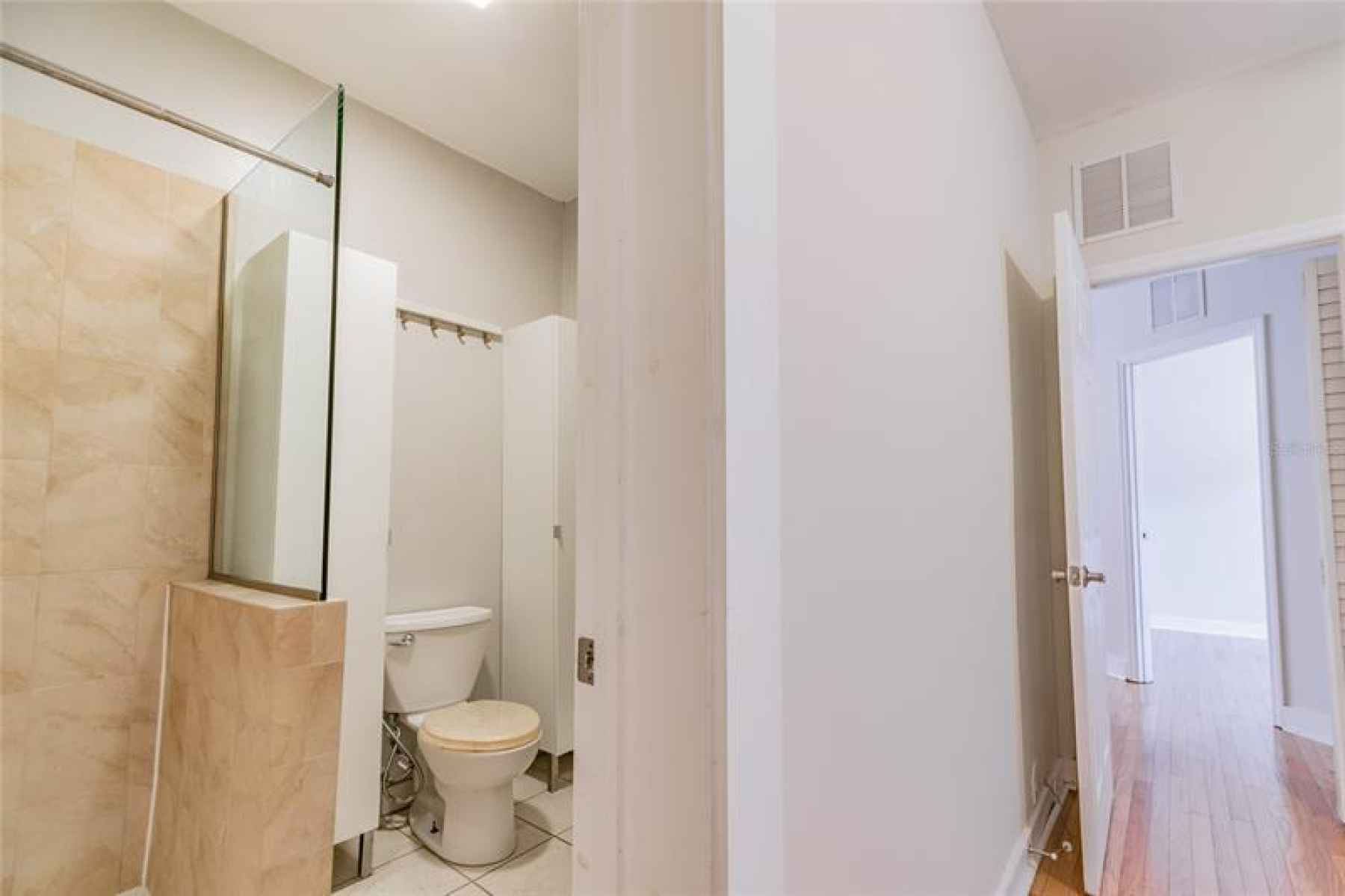 Owner's suite with en-suite bathroom