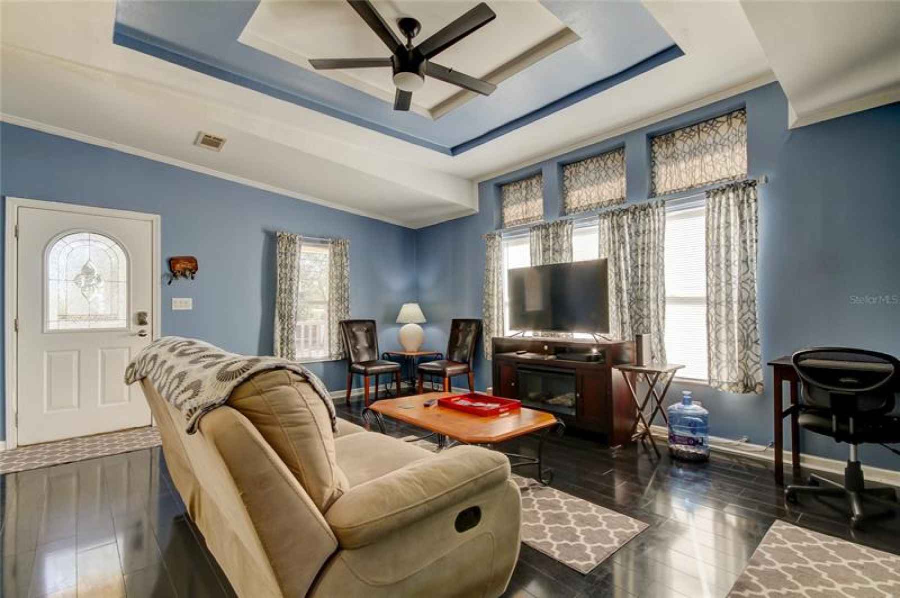 SPACIOUS LIVING ROOM WITH COFFERED CEILINGS!