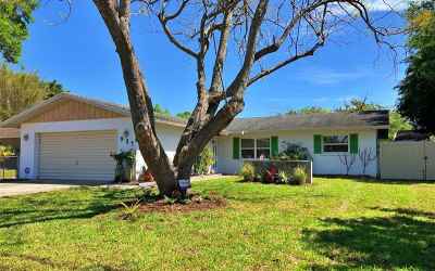 Welcome home to this NW Bradenton cutie, where a mature and majestic jacaranda tree highlights the f